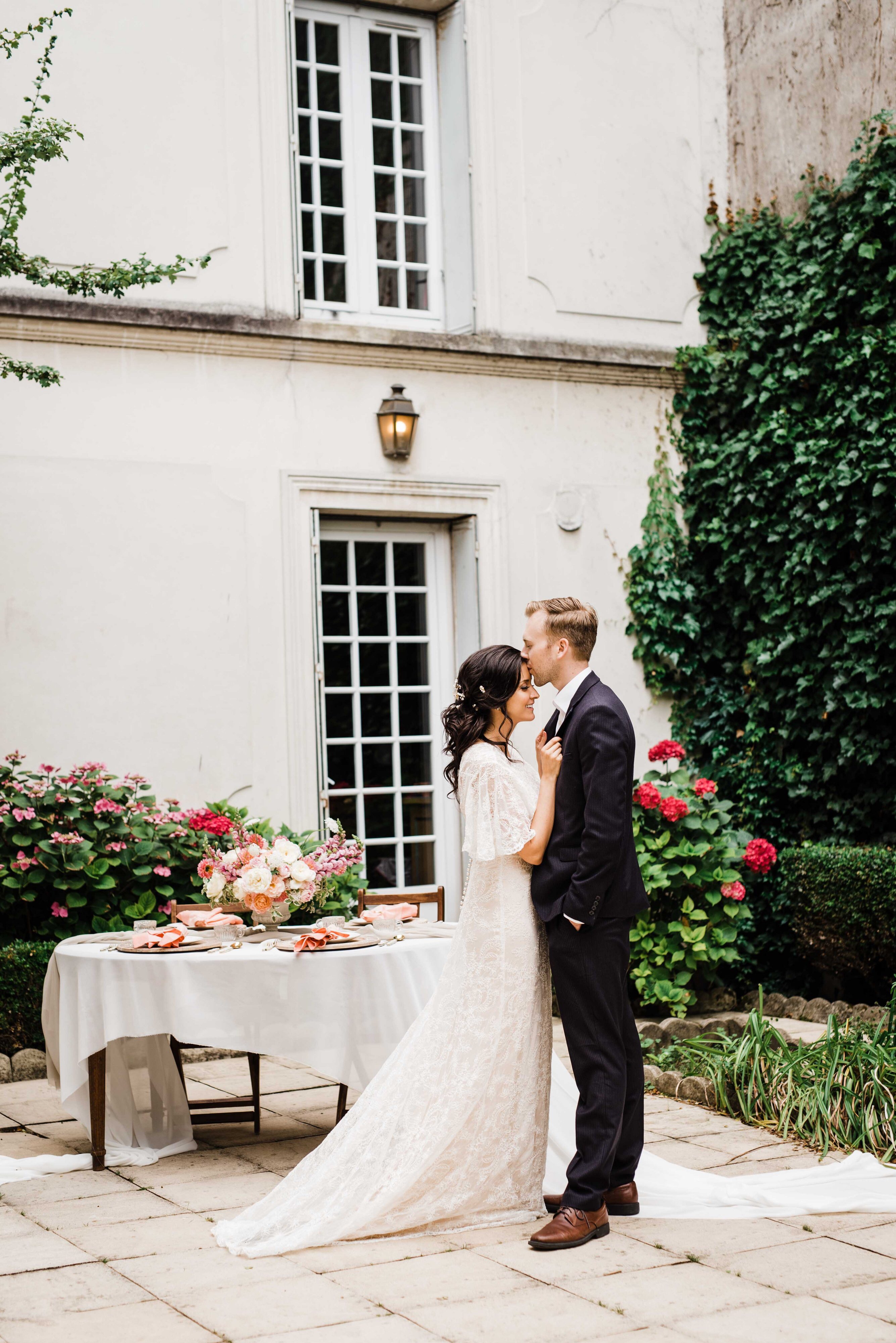2017 Couple gets married in France on an elegant private estate.